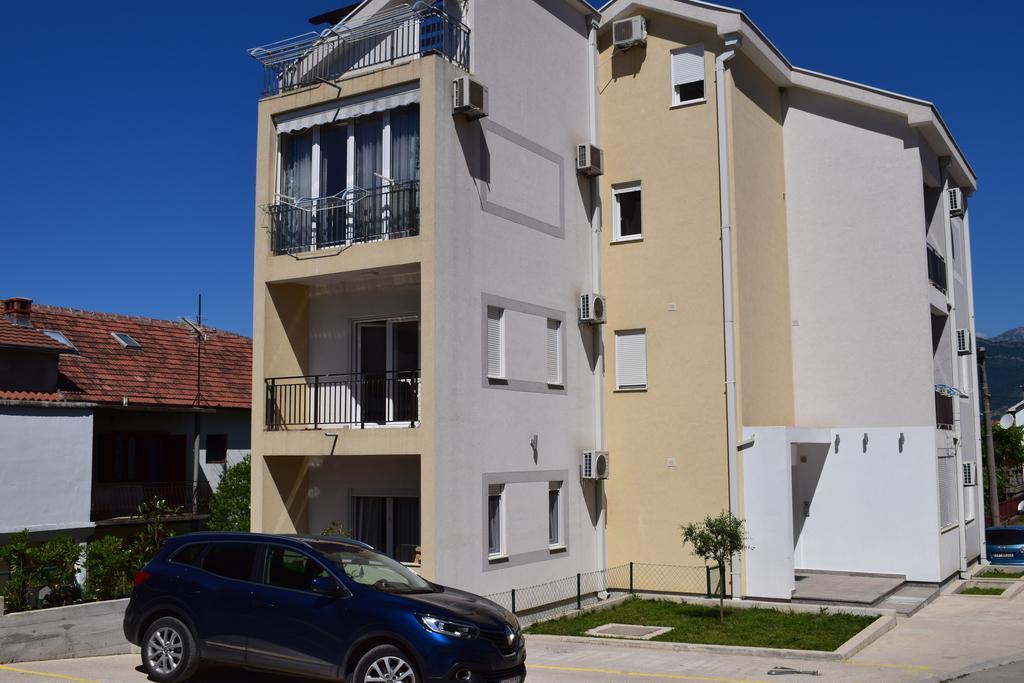 Apartment Fini Tivat Ngoại thất bức ảnh